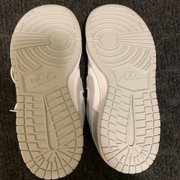 Nike dunk sb grey size 7W, but fits 7.5/8W - Picture 2 of 3